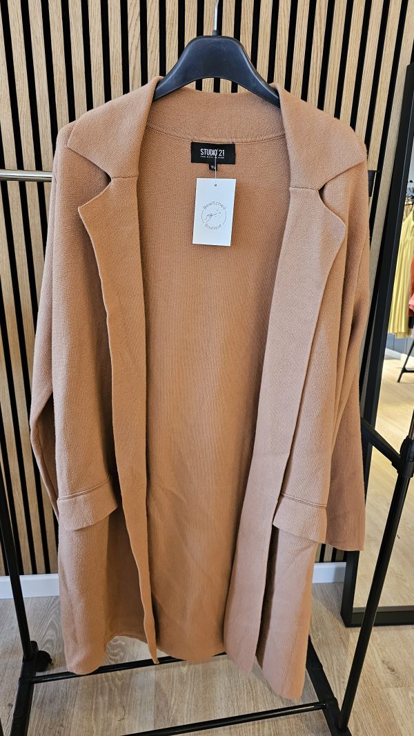 Bewitched-Boutiqeu Lang vest Camel
